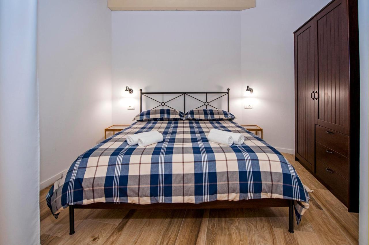 Apartments Tizi Ровин Екстериор снимка