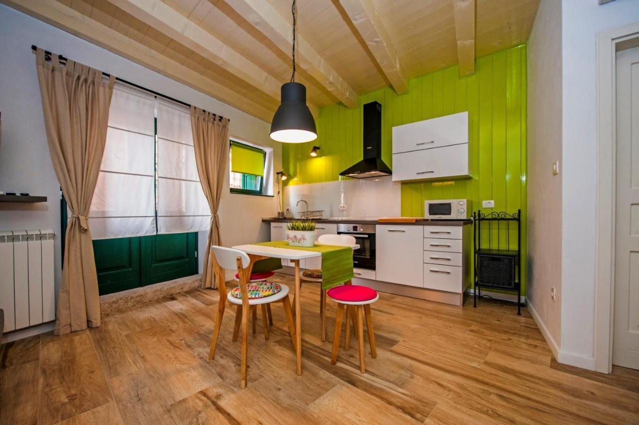 Apartments Tizi Ровин Екстериор снимка