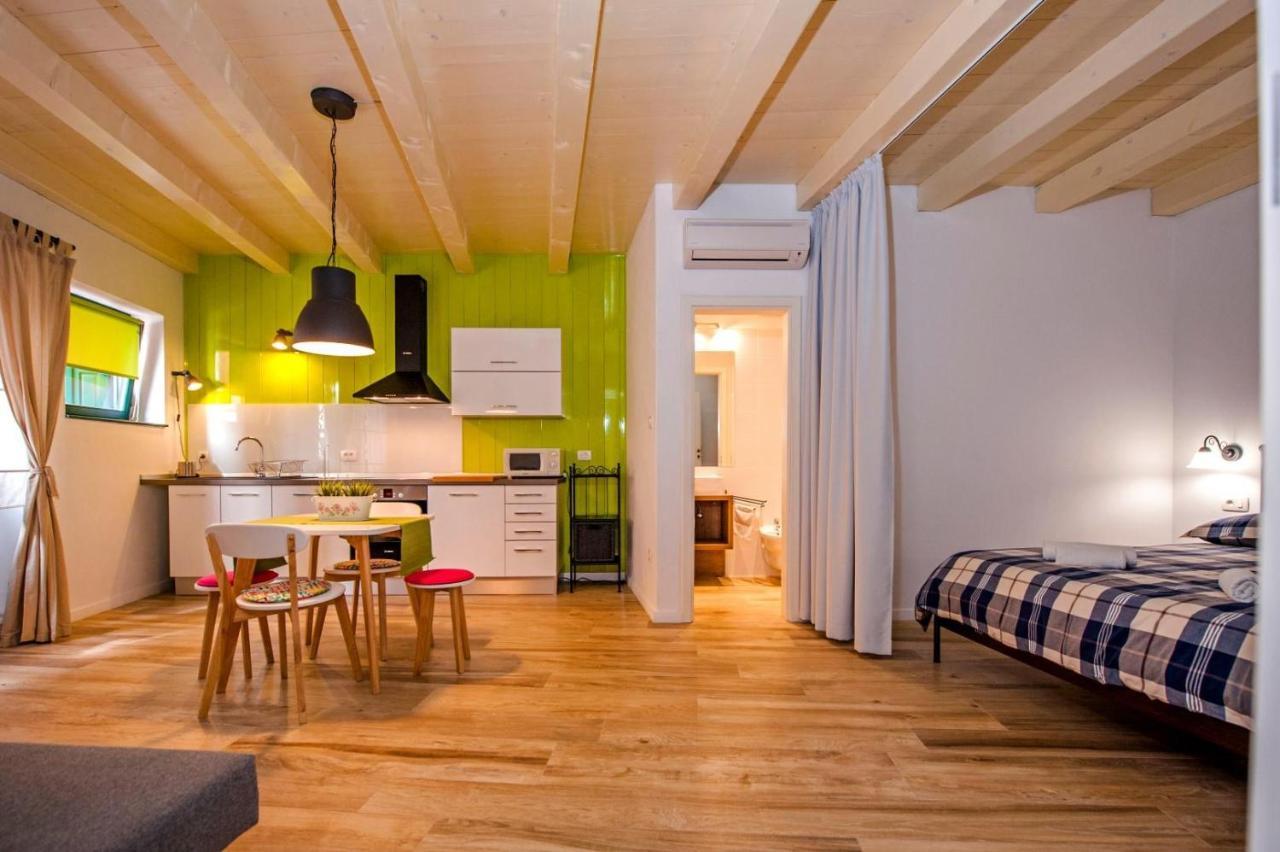 Apartments Tizi Ровин Екстериор снимка