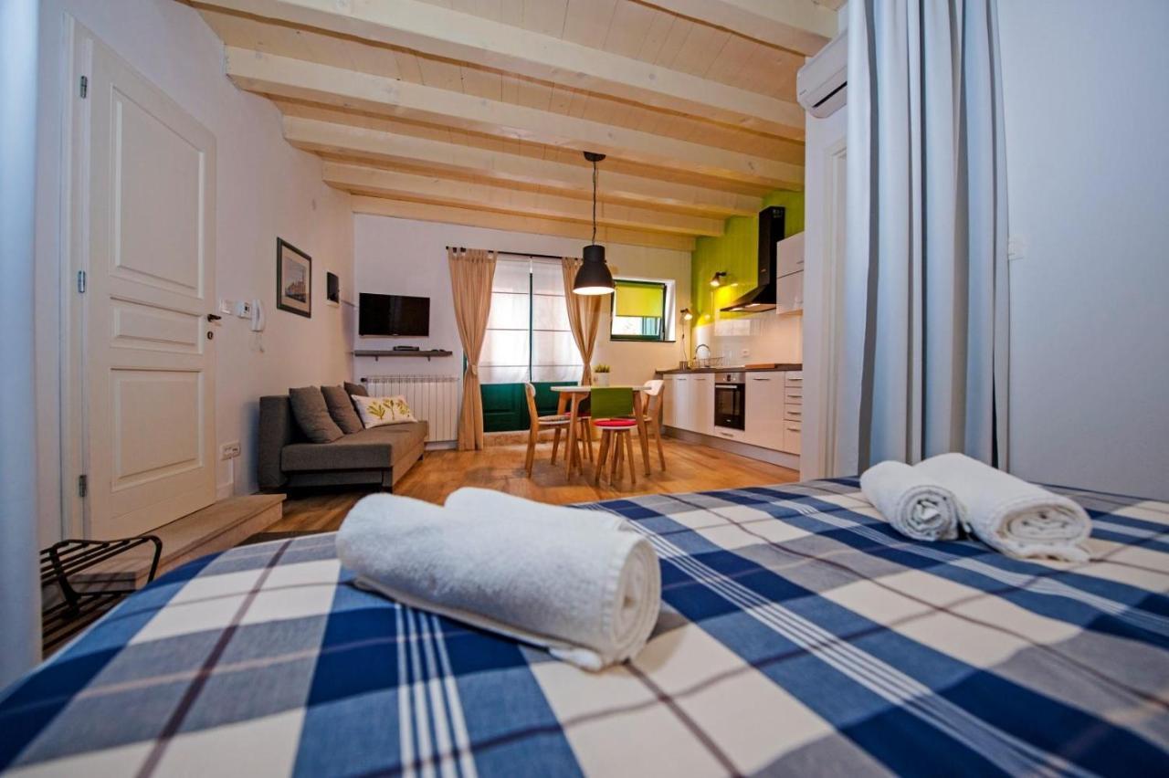 Apartments Tizi Ровин Екстериор снимка