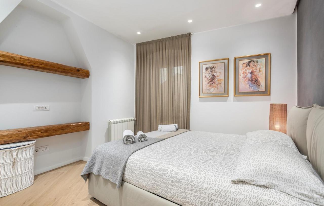 Apartments Tizi Ровин Екстериор снимка